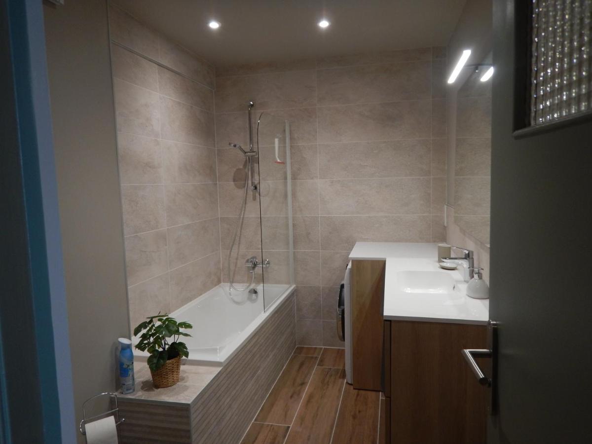 Studio Quartier Chateau - Wifi - Garage Individuel A Cle - Electromenager Complet Pau Luaran gambar